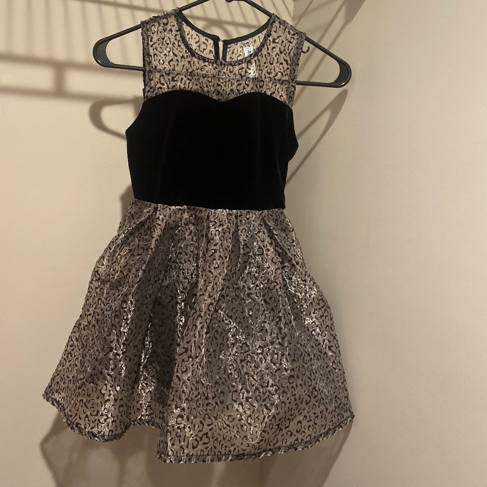 CUTE BEAUTEES BLACK VELVET /GOLD and BLACK BOTTOM SIZE 7